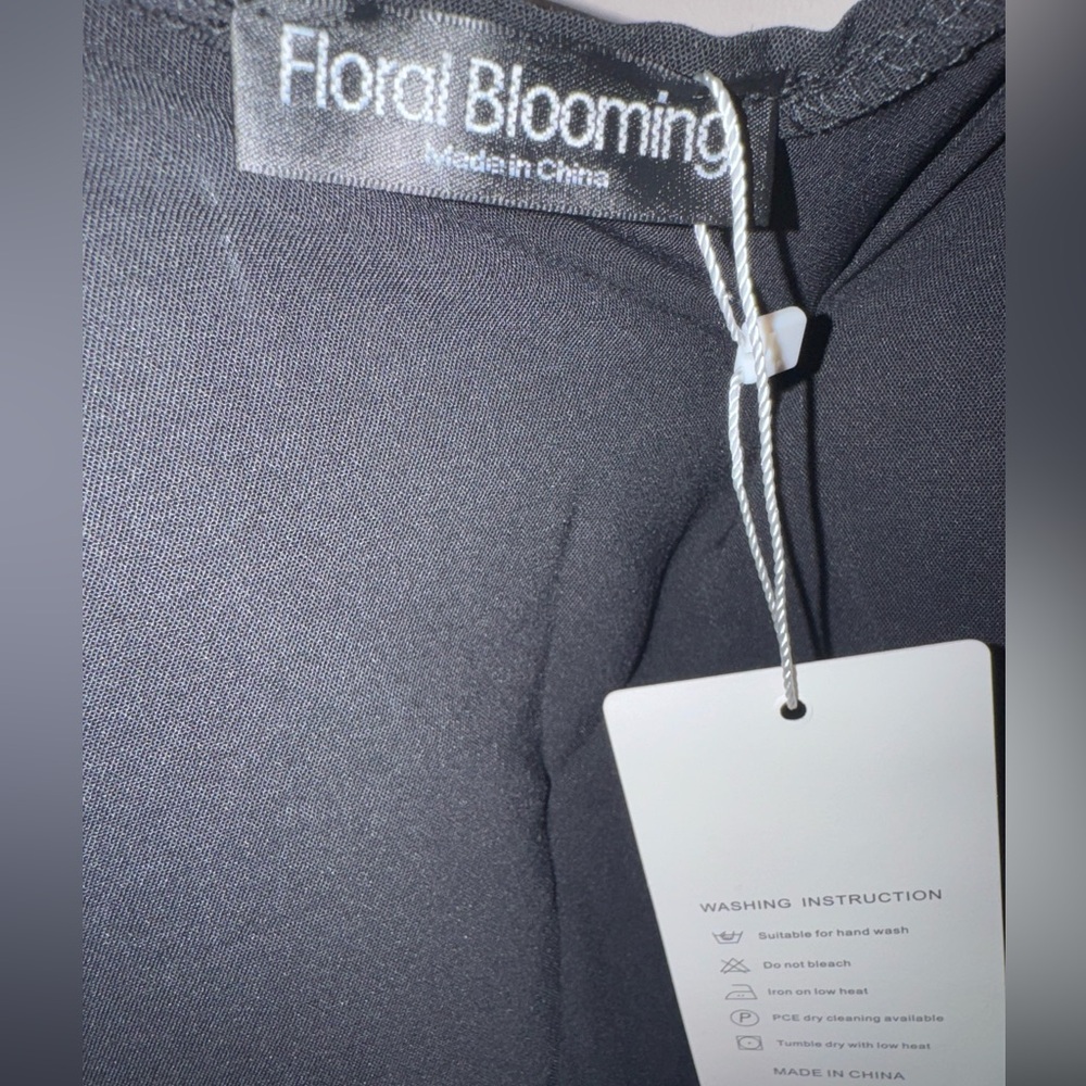 Floral Blooming Lightweight Black V-Neck Women's Top - Picture 4 of 5